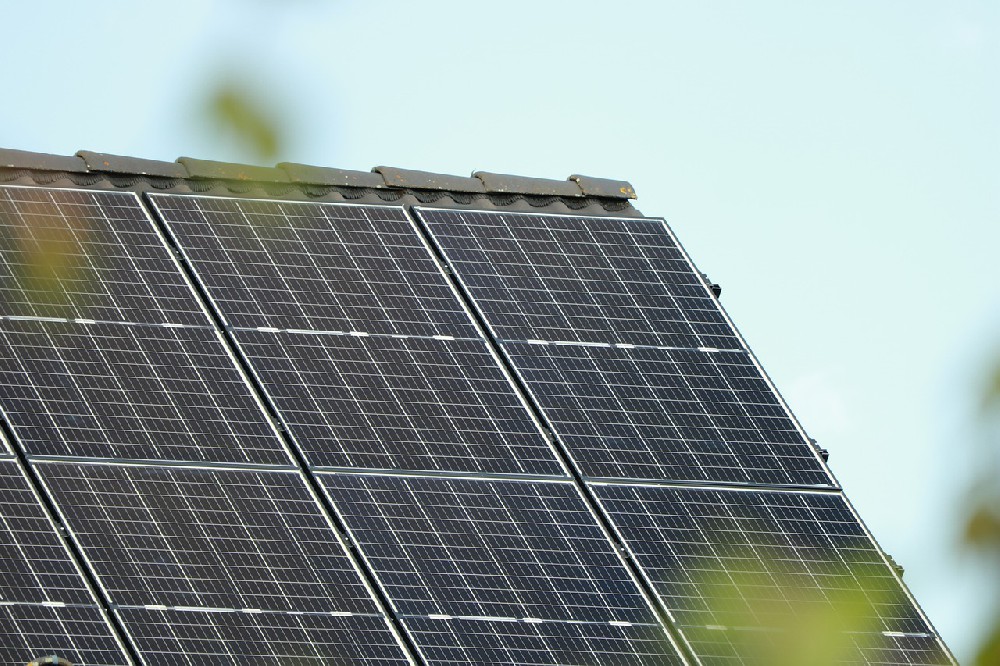 霍爾元件DH643在太陽能電池板中的應用